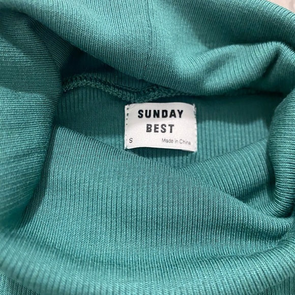 Aritzia Sunday Best Ribbed Mock Neck Green Crop Sleeveless Basic Top Size Small - Picture 4 of 6